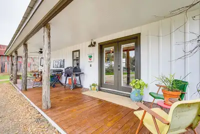 Image de Large Yard + Pond: Fayetteville Rural Retreat