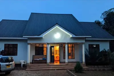 Image de 3 bedroom \nWarm shower\nkitchen\nSecured\nPacking \nFast internet wifi\nGenerous host