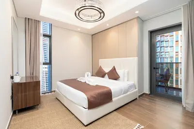 Luxurious 2br Partial Burj View l King size Bed