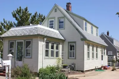 Image de Steps To The Beach --- Brant Beach Single Family with Cottage!