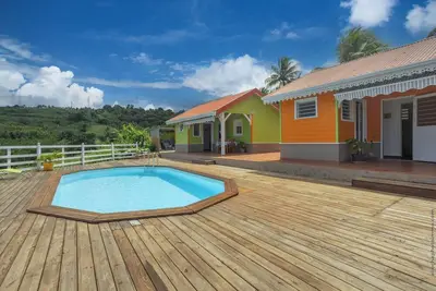 Image de 2 Bungalows avec Piscine