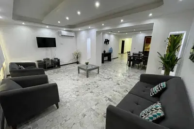 Image de nice/large and central apartment by Gpsrentas