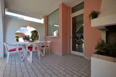 Image de Villa spacieuse et confortable avec jardin et piscine extérieure