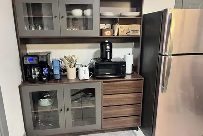 Image de Cozy 1 bedroom upstairs apartment near Downtown Erie and lakeshore.