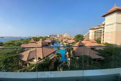 Image de One-Room Apartment in Palm Jumeirah with Sea Views