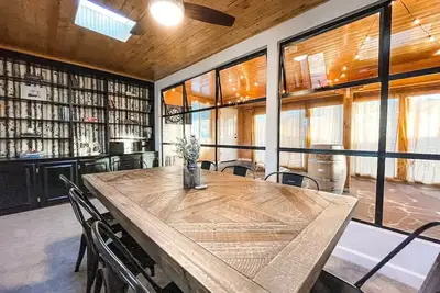 Image de Peaceful Getaway | Heart of Cos | mins to downtown