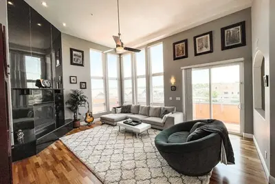 Image de Downtown Penthouse | rooftop hot tub | Mtn views