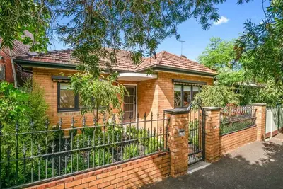 Image de Enjoy the best of inner-bayside Melbourne in a sunny, fully renovated 3 Bdr home