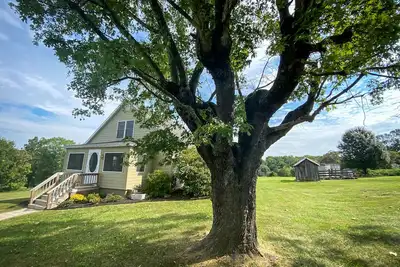 Image de 60 acre farm with mountain views & trails. 15 min from Shenandoah National Park