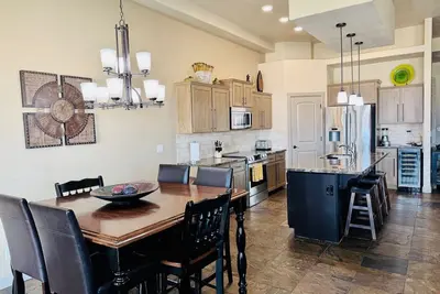 Image de Beautiful House on a Golf Course by Mesquite Vacation Rentals: Magnificent views overlooking the 10th tee box, walk to Falcon Ridge Clubhouse with $510 in free daily activities!
