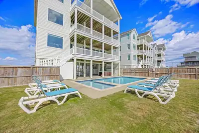 Image de Oceanfront, Dog Friendly 10br Home in Hatteras with Elevator, Pool, Hot Tub
