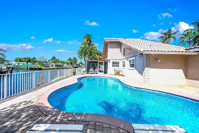 Image de Heated Pool! Waterfront+Kayak! Close 2 Beach!
