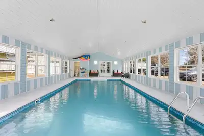 Image de Peaceful Romantic Escape, Indoor Heated Pool, Hot tub, Breakfast, Art Studio