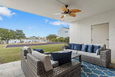 Image de Shipwatch Riverside E104: River Views, Boat Slips, Great Amenities