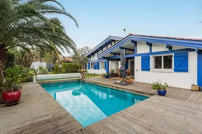Image de Maison agréable avec piscine proche des commodités