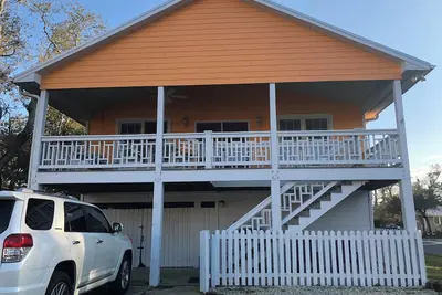 Image de Pet friendly single family 3br/2ba home with private pool and hot tub!