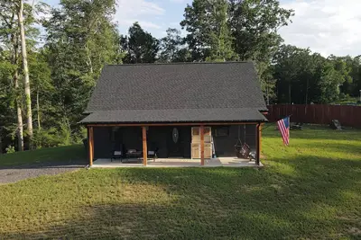 Image de Cozy New Retreat on Brownstone Ridge in the beautiful MountNebo.