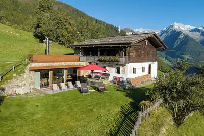 Image de Exclusive chalet with private Spa, directly on the ski slope and hiking trails