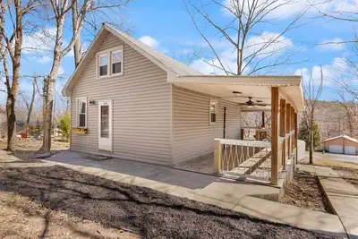 Image de Cozy 2-bedroom cabin on Nolin Lake with WiFi, Ac