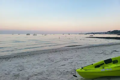 Image de Private Beach: A Palace In Paradise @ Niantic W/ 6 Queens 1 Twin Bed