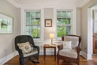 Image de A Spacious and Charming Island Townhome