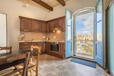Image de Promenade home of character by Valletta ferry terminal. Local captivating tours