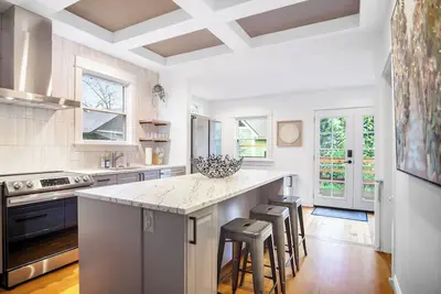 Image de Best Area + Beautiful 5-Bedroom Farmhouse + Oregon Themed + Serene Backyard