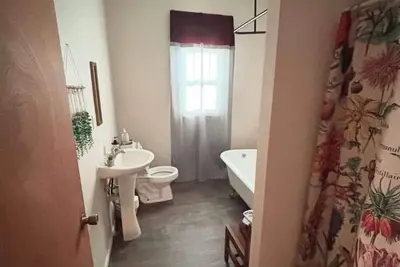 Image de 3-Bedroom Cottage, Peaceful setting, Close to Parks, 2 min. from Bell Theatre