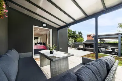 Sandi Holiday  House