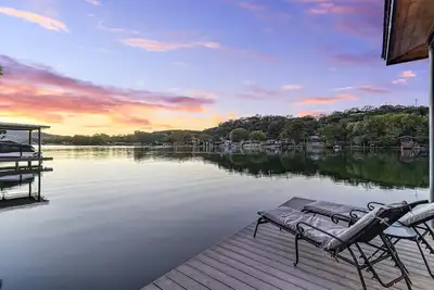 Image de Delightful 4-bedroom house on the shores of Lake Austin.