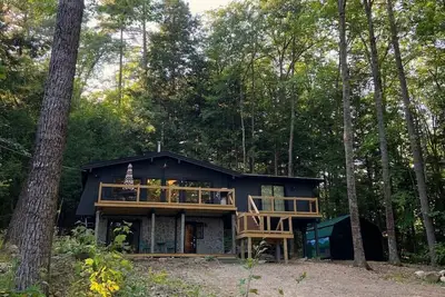 Image de Lakeside cabin on Woods Pond with private dock - newly renovated