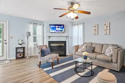 Image de Moodyjoy Condo - Close to Shopping & Dining