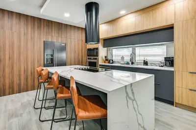 Image de Modern Lakeland Golf Retreat w/ Putting Green