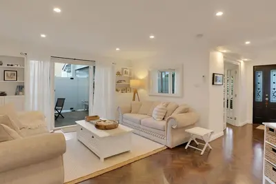 Image de Villa Luna- just moments from the coastline, perfect for a couples’ getaway.