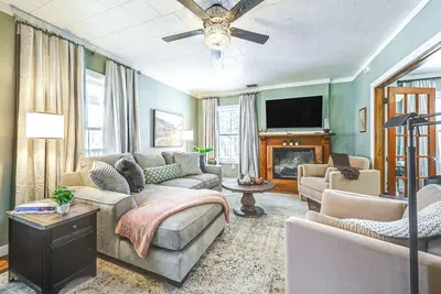 Image de < 1 Mi to Houlton Riverfront Park: Home w/ Yard!