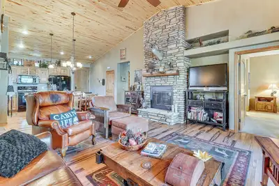 Image de Rustic Retreat w/ Spacious Deck in Show Low!