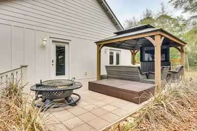 Image de Walk to Choctawhatchee Bay: Santa Rosa Beach Home!