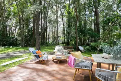 Image de Cozy lakeside retreat just a short walk to beach