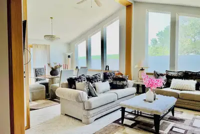 Image de Charming 2-bedroom King+King bedroom house in near Ponca with WiFi, Ac