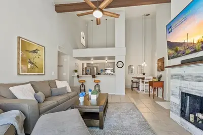Image de Perfect Chandler Getaway – Cozy Condo in the Heart of the East Valley!