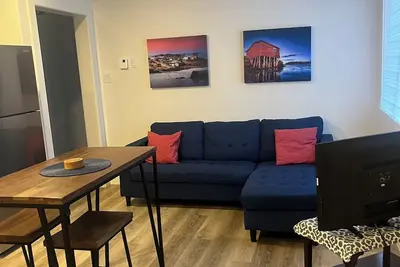 Image de Above ground apartment, just a 10 minute drive to historic downtown St. Johns🌊🍻