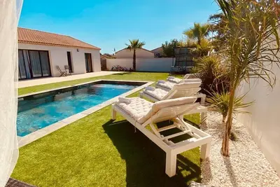 Image de Villa piscine 6 personnes jardin sans vis à vis