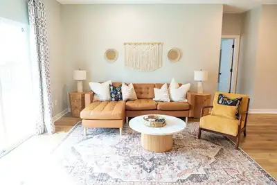 Image de New Springmill Escape in Westfield - 2 king beds, office, fenced yard and more