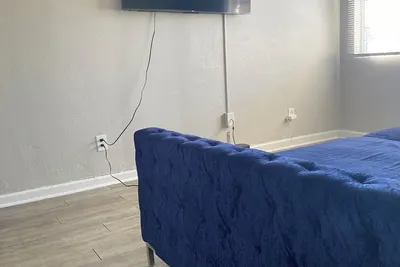 Image de Quiet Retreat Historic West End Park.