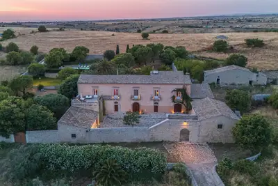 Scifazzo, ancient Sicilian villa with pool