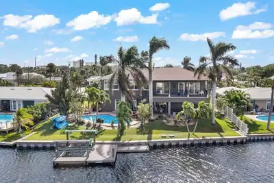 Image de Waterfront Oasis:-1 blk to beach-Kayaks-Game room, Waterfront Oasis: 1 blk to beach-kayaks-game room