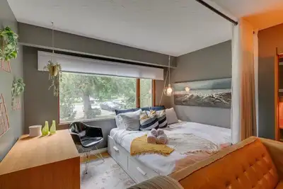 Image de No. 1 Rosetree Suites - 3 Beds - Perfect Family Location in Calgary