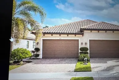 Beautiful 2-bdrm villa in Bonita Springs Fl with WiFi, garage, active community