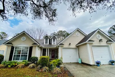 Image de Charming 3-bedroom house in Mount Pleasant, 10 minutes to beach, 15 to downtown!