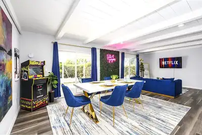 Image de Mins to Disney! Luxury 4bd Insta Wall & Game Room
